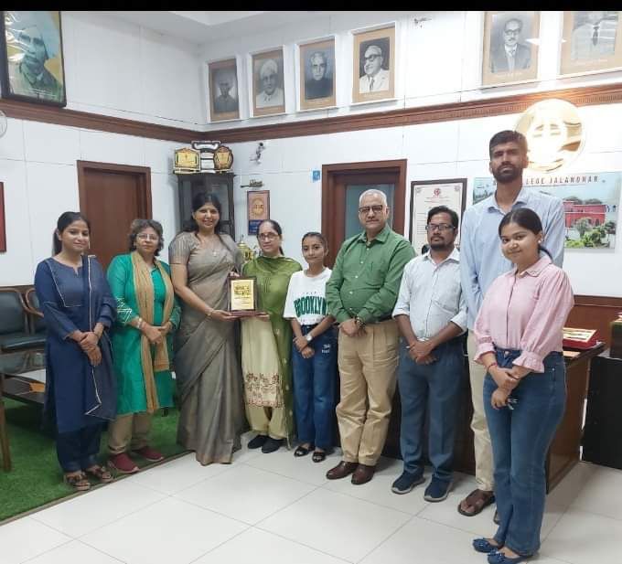 डीएवी कॉलेज जालंधर के छात्रों ने विश्वविद्यालय मेरिट सूची में प्रथम द्वितीय व तृतीय स्थान प्राप्त किया