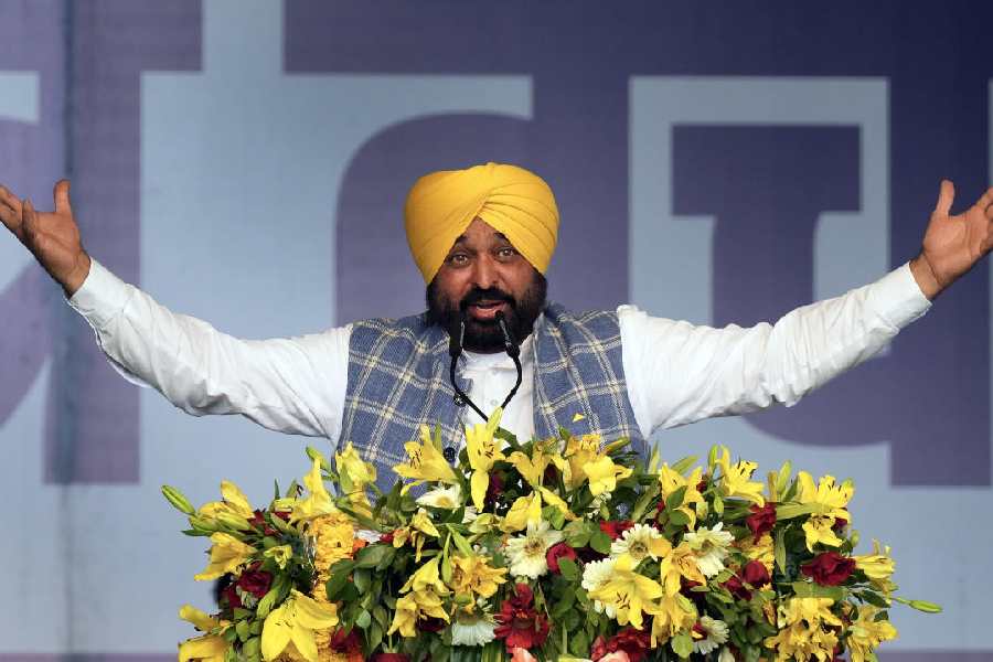 à¨®à¨¾à¨¨ à¨¸à¨°à¨•à¨¾à¨° à¨¦à¨¾ à¨¨à¨µà¨¾à¨‚ à¨°à¨¿à¨•à¨¾à¨°à¨¡ à¨‡à¨• à¨¦à¨¿à¨¨ à¨µà¨¿à©±à¨š 2945 à¨•à¨°à©‹à©œ à¨°à©à¨ªà¨ à¨•à¨®à¨¾à¨ˆ