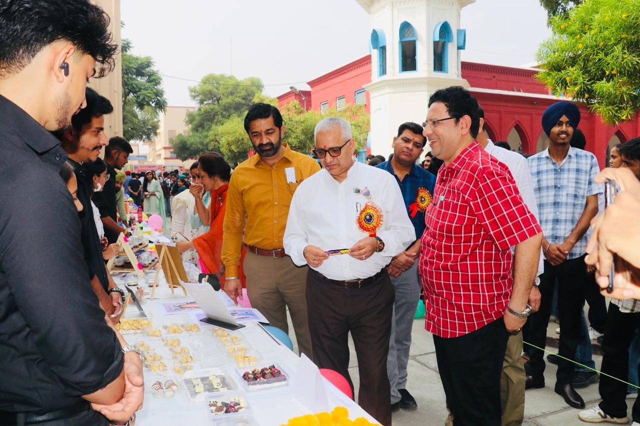 डीएवी कॉलेज जालंधर में दिवाली मेला 2.0 का आयोजन किया गया