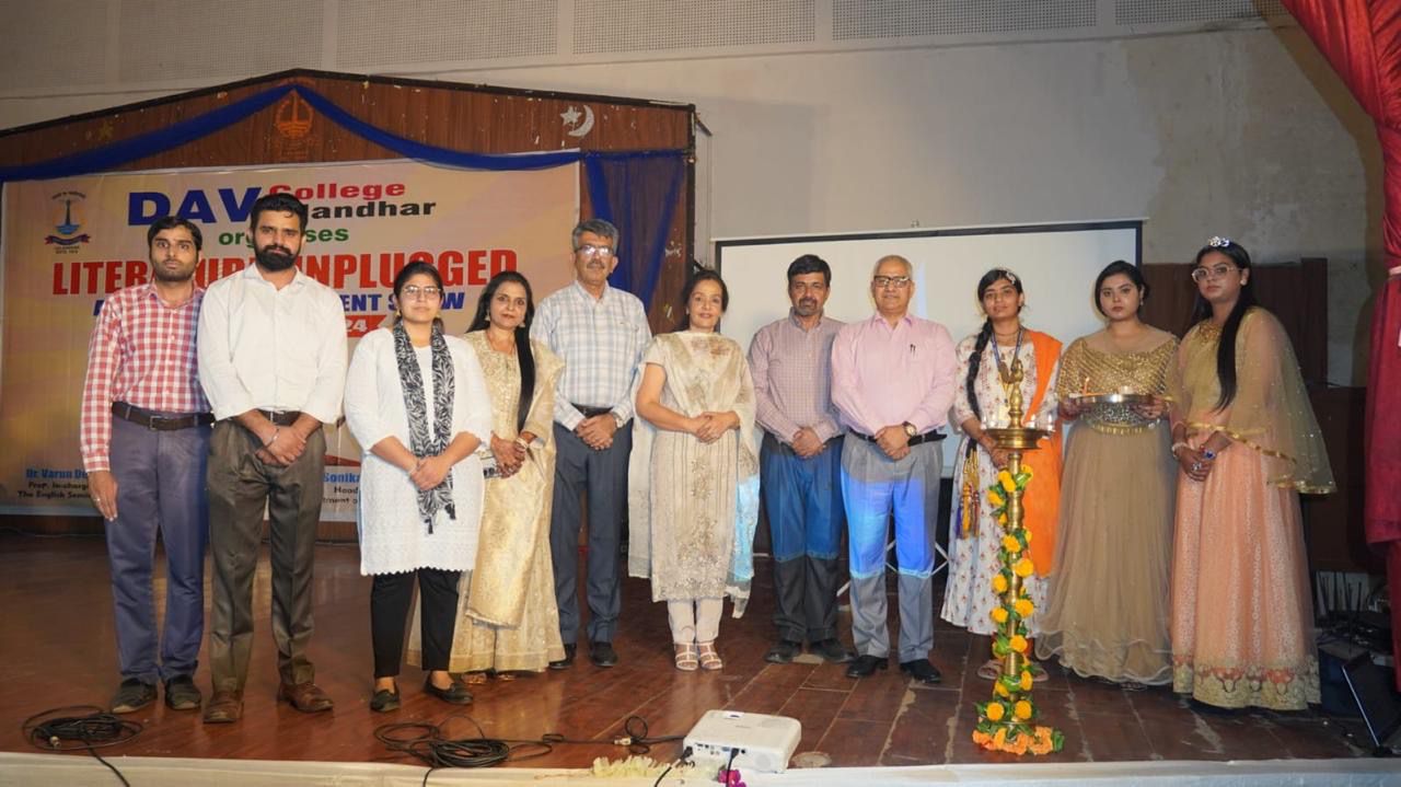 डीएवी कॉलेज जालंधर में "लिटरेचर अनप्लग्ड" कार्यक्रम का आयोजन किया गया