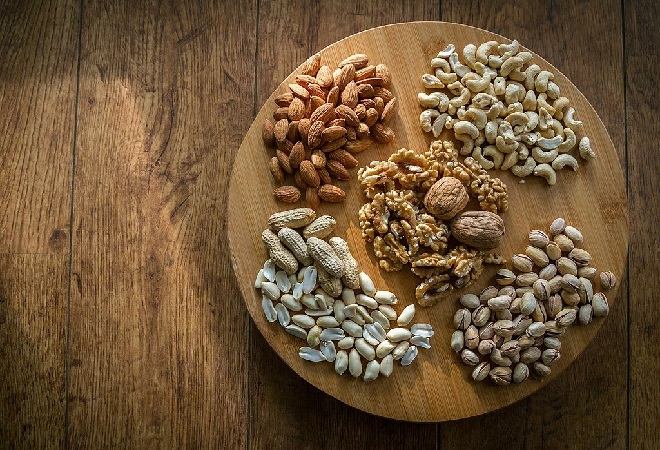 5 foods to eat as snacks when you are stressed