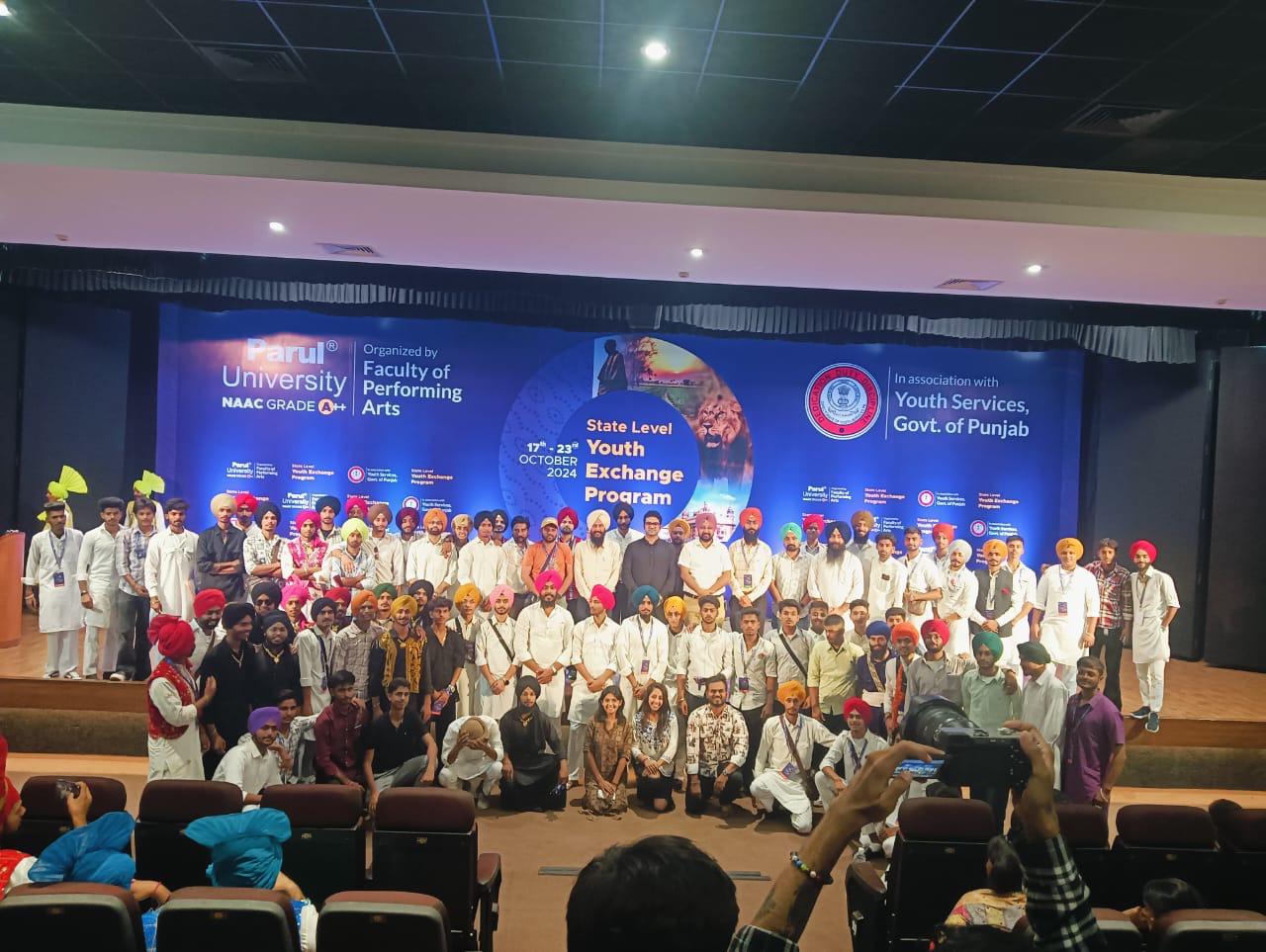 डीएवी कॉलेज जालंधर के विद्यार्थियों ने गुजरात में राज्य स्तरीय यूथ एक्सचेंज कार्यक्रम में भाग लिया