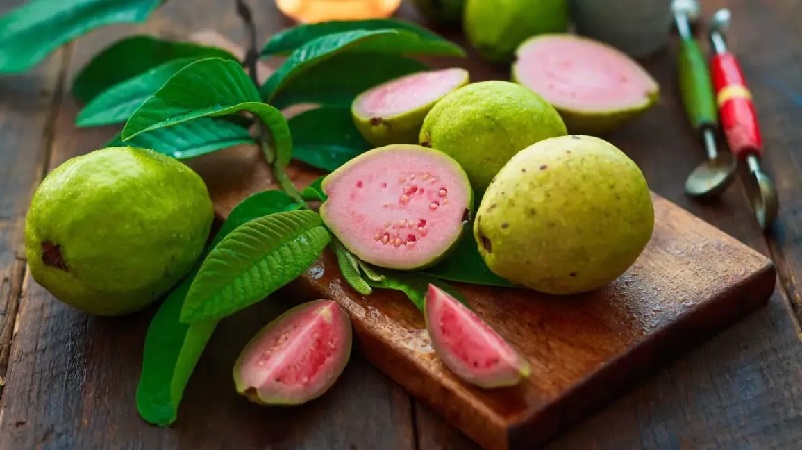Know about the health benefits of eating guava daily