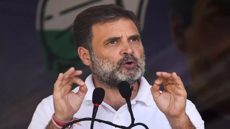 Rahul gandhi targets PM modi, said- serving billionaires at the cost of the poor