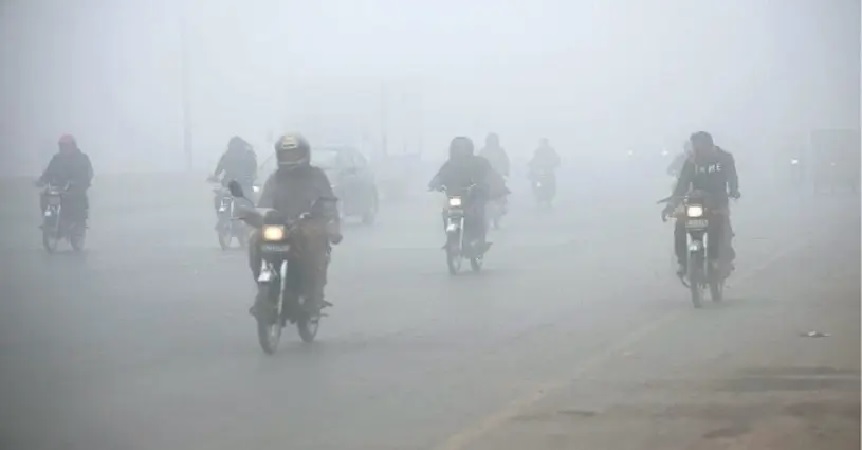 Increasing cold and fog wreak havoc in punjab, alert issued in 18 districts