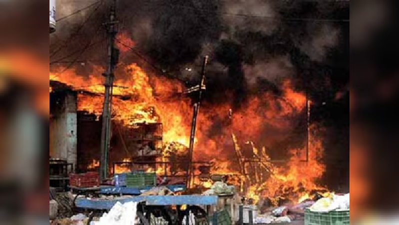 On the night of diwali, three huts were burnt to ashes in ludhiana due to the spark of firecrackers, angry people protested on the road