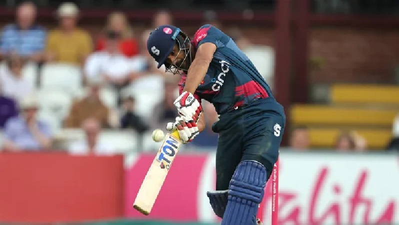 Ravi bopara explosive performance, created a sensation in hong kong sixes by hitting 6 sixes in 6 balls