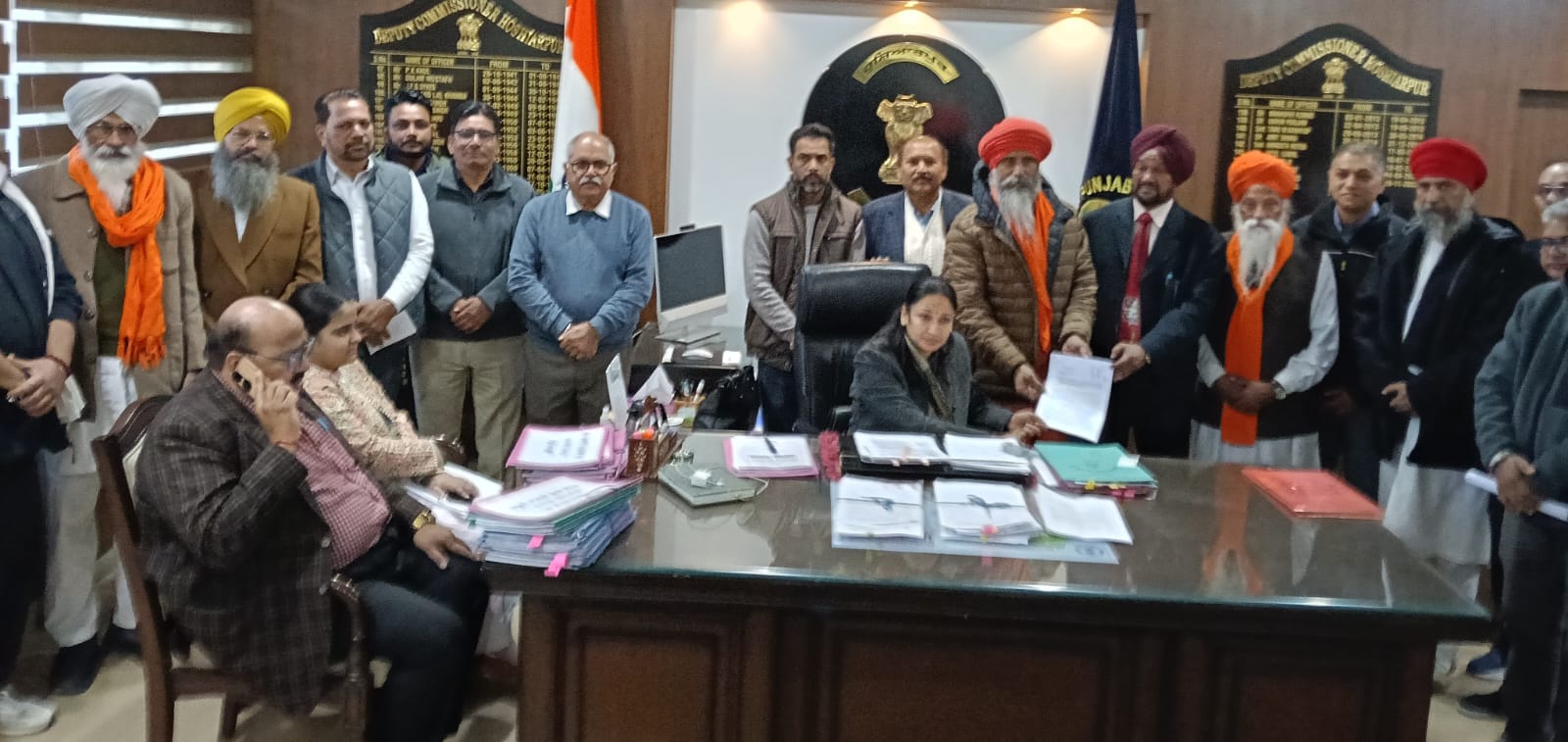 ਸ੍ਰੀ ਚਰਨ ਛੋਹ ਗੰਗਾ ਖੁਰਾਲਗੜ ਵਿੱਚ ਚੱਲ ਰਹੀਆਂ ਬੇਨਿਯਮੀਆਂ ਦੀ ਜਾਂਚ ਅਤੇ ਇੱਕ ਪਰਿਵਾਰ ਤੋਂ ਮੁਕਤ ਕਰਵਾਉਣ ਲਈ ਡਿਪਟੀ ਕਮਿਸ਼ਨਰ ਨੂੰ ਦਿੱਤਾ ਮੰਗ ਪੱਤਰ