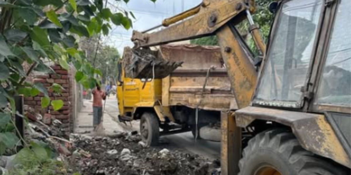 Jalandhar DC Launches WhatsApp Helpline to Report Garbage Dumping and Ensure Public Health