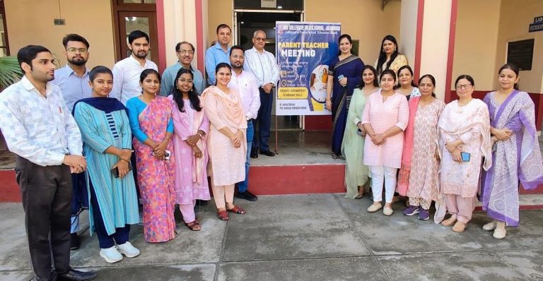Read more about the article ਡੀਏਵੀ ਕਾਲਜੀਏਟ ਸੀਨੀਅਰ ਸੈਕੰਡਰੀ ਸਕੂਲ ਵਿੱਚ ਮਾਪੇ ਅਧਿਆਪਕ ਮਿਲਣੀ ਦਾ ਆਯੋਜਨ ਕੀਤਾ ਗਿਆ