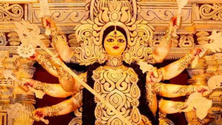 Read more about the article नवरात्रि के दौरान 9 दिनों तक माँ की पूजा के लिए आवश्यक सामग्री की पूरी सूची यहाँ देखें