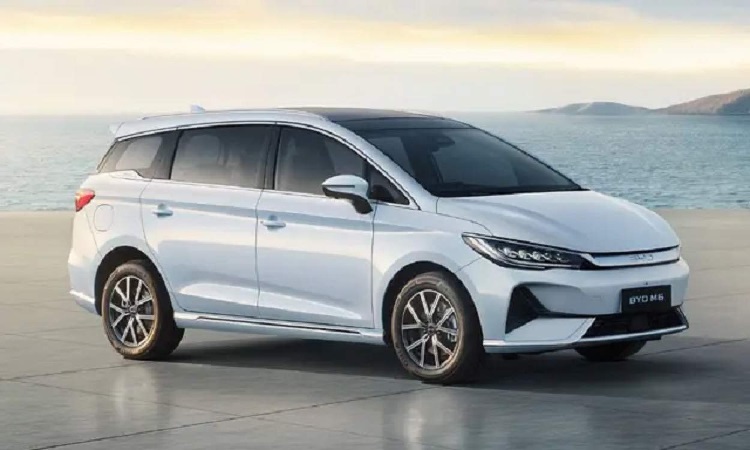 Read more about the article BYD eMAX 7 MPV भारत में लॉन्च, जानें कीमत, रेंज, फीचर्स और अन्य डिटेल्स