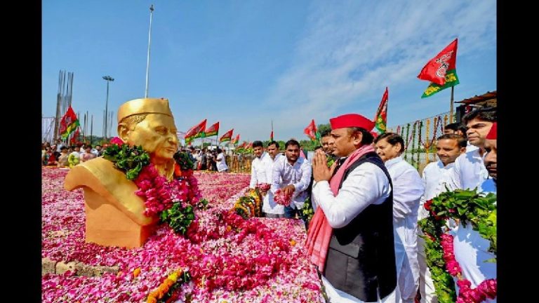 Read more about the article अखिलेश यादव ने जेपी नारायण संग्रहालय में बैरिकेडिंग के खिलाफ प्रदर्शन किया, भाजपा पर निशाना साधा