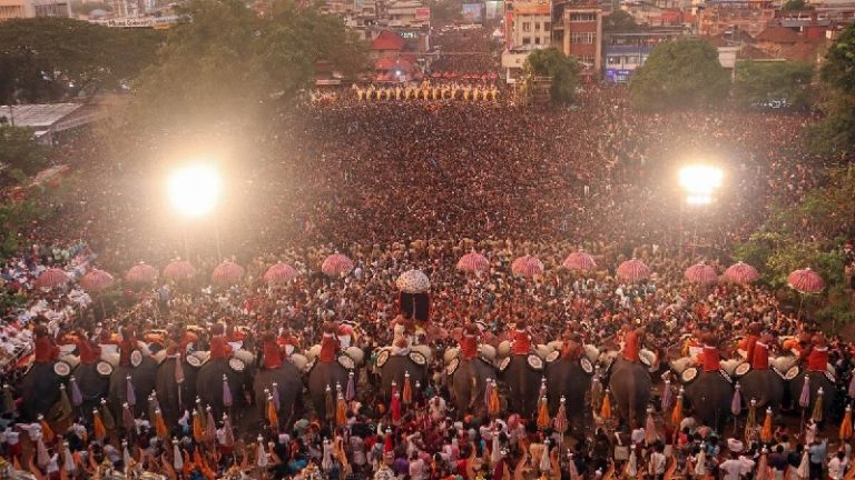 Read more about the article केरल सरकार ने केंद्र से टकराव जताया, त्रिशूर पूरम आतिशबाजी पर नई शर्तों का विरोध किया