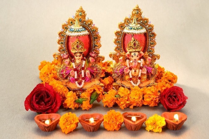 Read more about the article जानिए दिवाली पूजा के लिए आवश्यक सामग्रियों की लिस्ट और पूजा विधि के बारे में
