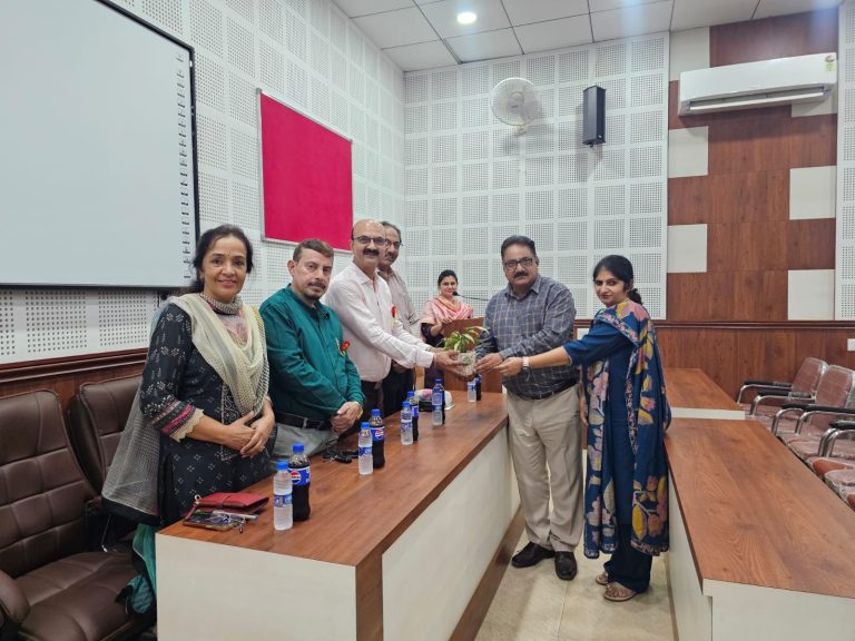 Read more about the article डीएवी कॉलेज जालंधर में ‘प्रतियोगी परीक्षाओं में सफलता के लिए रणनीतियाँ’ विषय पर विशेषज्ञ चर्चा आयोजित की गई