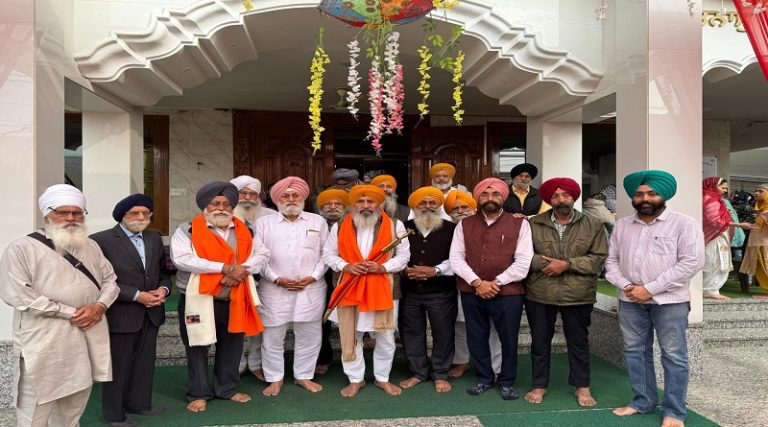 Read more about the article ਸ੍ਰੀ ਗੁਰੂ ਨਾਨਕ ਦੇਵ ਜੀ ਦੇ ਪ੍ਰਕਾਸ਼ ਪੁਰਬ ਮੌਕੇ ਤੇ ਗੁਰਦੁਆਰਾ ਸ੍ਰੀ ਗੁਰੂ ਸਿੰਘ ਸਭਾ ਵਿੱਚ ਧਾਰਮਿਕ ਉਤਸਵ