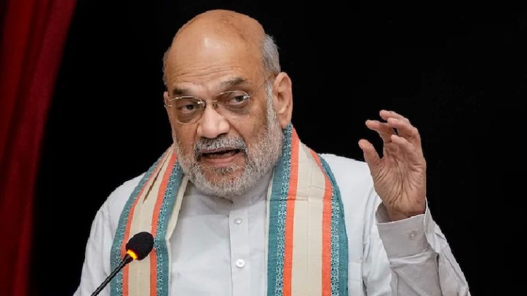 Read more about the article चुनावी वादों को लेकर अमित शाह ने कांग्रेस पर बोला हमला, खड़गे ने माना, कांग्रेस अपने वादे पूरे करने में विफल रही