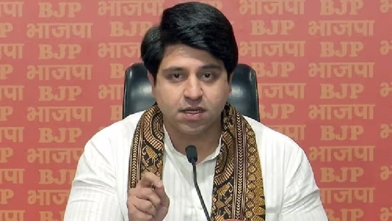 Read more about the article शहजाद पूनावाला ने AAP पर साधा निशाना, कहा- सबसे बड़ी झूठी पार्टी