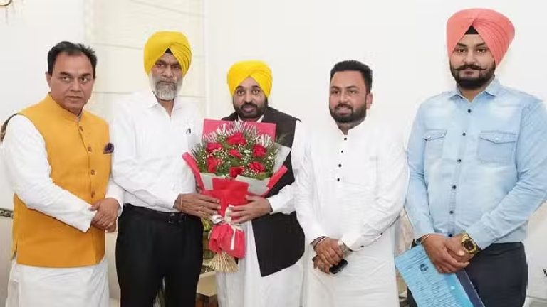Read more about the article उपचुनाव से पहले कांग्रेस को झटका, वरिष्ठ नेता कुलविंदर सिंह रसूलपुरी आप में शामिल