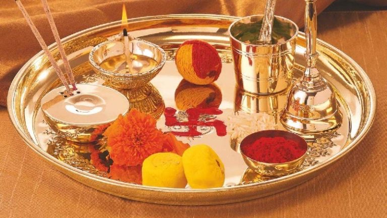 Read more about the article पूजा के दौरान आंसू, झपकियां और छींकों का क्या है मतलब? जानें पूजा से जुड़े संकेत