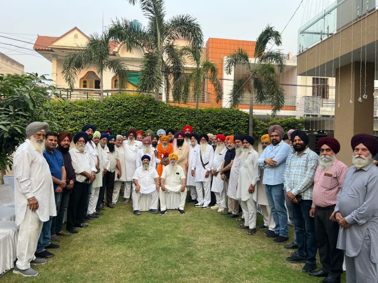 Read more about the article ਜਥੇਦਾਰ ਕੁਲਵੰਤ ਸਿੰਘ ਮੰਨਣ ਨੂੰ ਕੀਤਾ ਸਨਮਾਨਤ