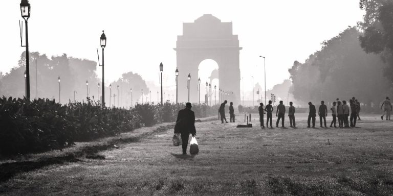 Read more about the article दिल्ली में कड़ाके की ठंड: तापमान 4°C तक गिरा, इस सर्दी का सबसे ठंडा दिन||
