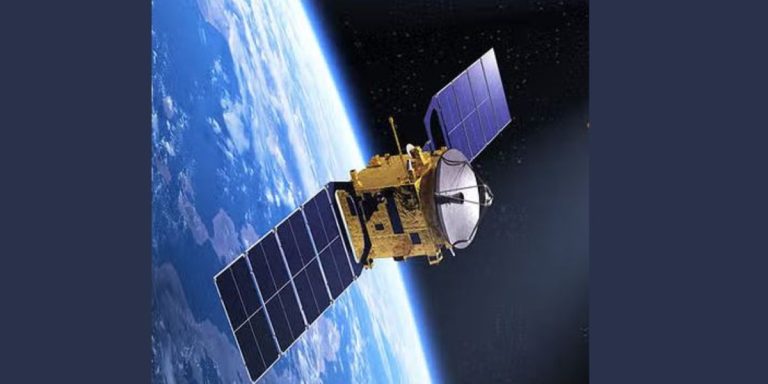 Read more about the article SpaDeX मिशन: अंतरिक्ष डॉकिंग तकनीकी में ISRO की नई छलांग |