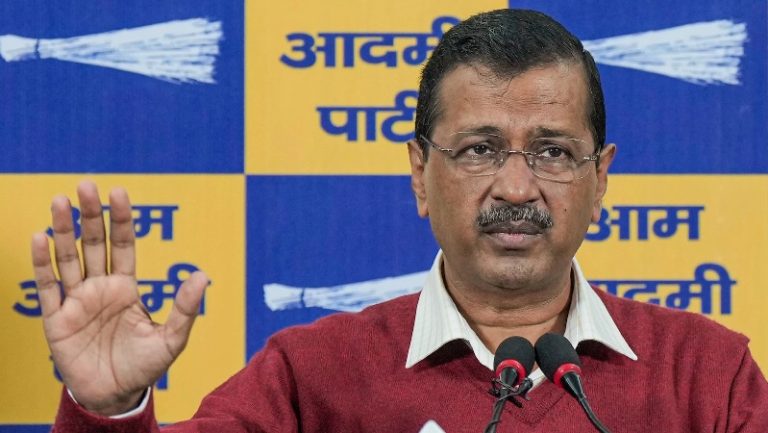 Read more about the article अरविंद केजरीवाल ने भाजपा सरकार पर कानून व्यवस्था को लेकर निष्क्रियता का आरोप लगाया