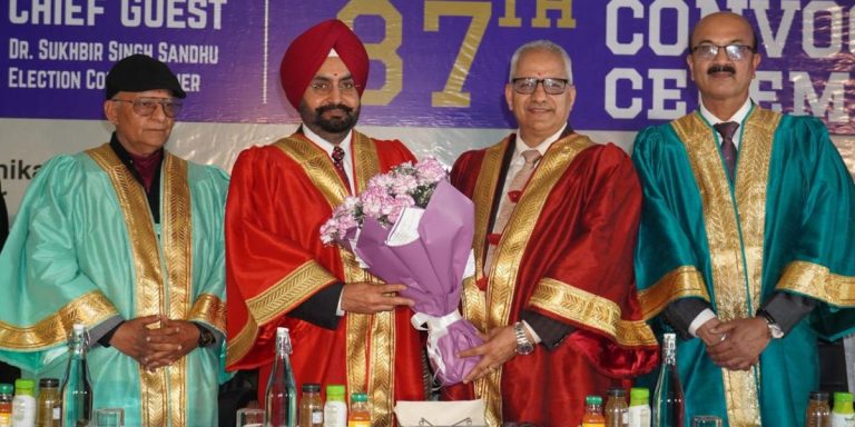 Read more about the article D.A.V. College, Jalandhar Celebrates Academic Achievements at the 87th Convocation.