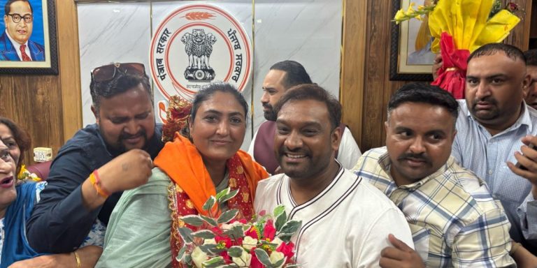 Read more about the article राजविंदर कौर थिआड़ा ने अपने शक्ति प्रदर्शन के साथ जालंधर इम्प्रूवमेंट ट्रस्ट के ChairPerson पद को संभाला
