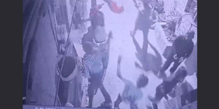 Read more about the article जालंधर में 30 हमलावरों ने घर पर किया हमला, CCTV में कैद