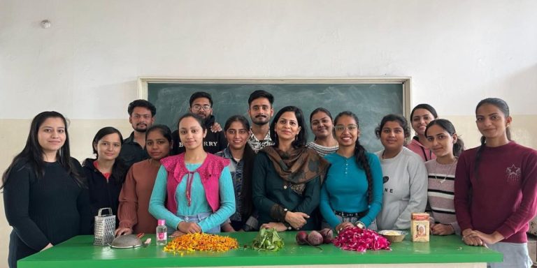 Read more about the article डीएवी कॉलेज के रसायन विज्ञान के छात्रों ने प्राकृतिक रंगों से होली को मनाया
