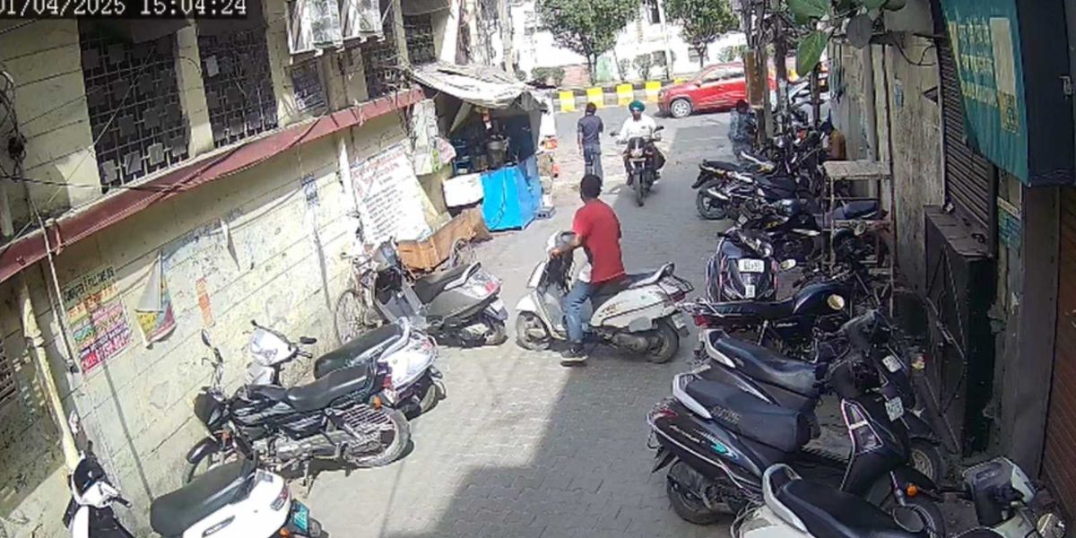 Activa Stolen in Broad Daylight from Dilkusha Market, Jalandhar – Caught on CCTV