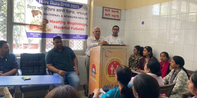 Read more about the article सीएचसी आदमपुर में आयोजित सेमिनार में मां और बच्चे के स्वास्थ्य को बनाए रखने के लिए प्रारंभिक चरण से ही कदम उठाने का संदेश दिया गया