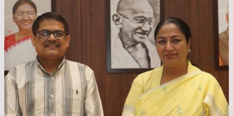 Read more about the article दिल्ली की नई मुख्यमंत्री रेखा गुप्ता से मिले अमित तनेजा, दी ट्रिपल इंजन सरकार बनने की शुभकामनाएं