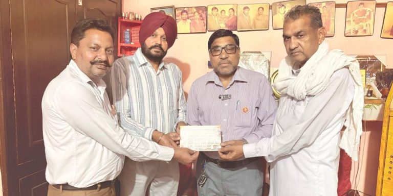 Read more about the article ਪੀਰ ਬਾਬਾ ਕਾਹਨੇ ਸ਼ਾਹ ਦੇ ਸਲਾਨਾਂ ਸੱਭਿਆਚਾਰਕ ਮੇਲਾ 1 ਜੂਨ ਸਬੰਧੀ ਸੱਦਾ ਪੱਤਰ ਦਿੱਤੇ ਗਏ, ਬਾਬਾ ਵਿਜੇ ਕੁਮਾਰ