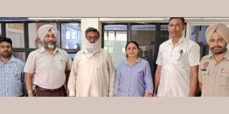 Read more about the article रिश्वत लेते पकड़े गए टाउन प्लानर – जालंधर में भ्रष्टाचार का बड़ा खुलासा