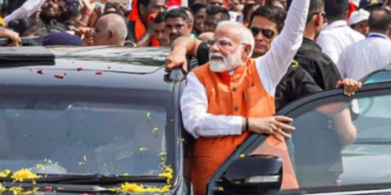 Read more about the article पीएम मोदी की गाड़ी पर लंबित चालान? वायरल पोस्ट पर छिड़ी बहस, जानिए सच्चाई क्या है