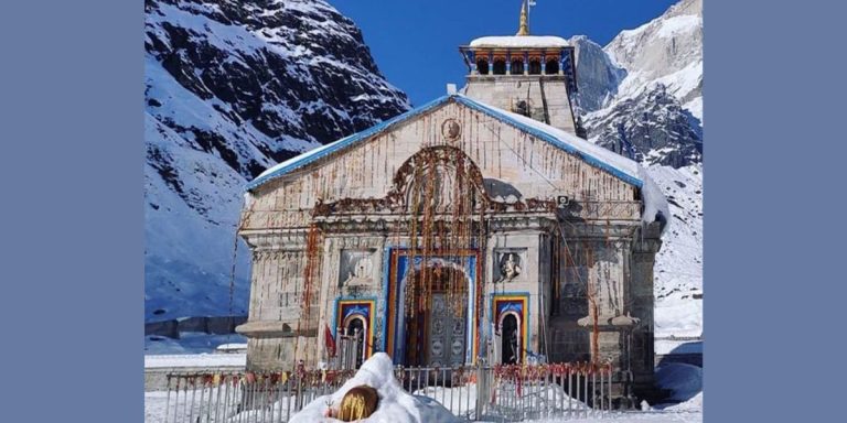 Read more about the article केदारनाथ में बर्फ की पहली चादर: शीत लहर ने दी दस्तक, श्रद्धालु बोले – “जै भोले!”