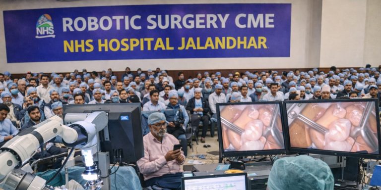 Read more about the article जालंधर में ऑर्थोपेडिक क्षेत्र की बड़ी पहल, एनएचएस अस्पताल में रोबोटिक सर्जरी के साथ सीएमई आयोजित