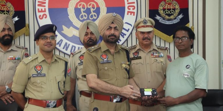 Read more about the article जालंधर ग्रामीण पुलिस की बड़ी कार्रवाई: ₹25 लाख के 120 मोबाइल फोन बरामद
