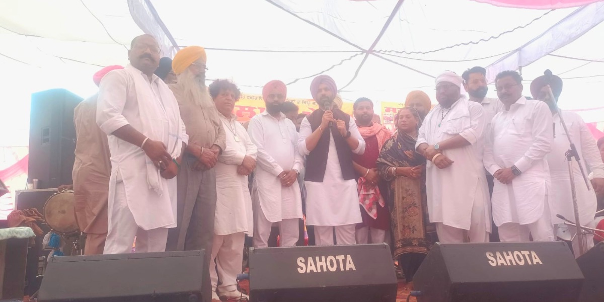 You are currently viewing ਪੀਰ ਬਾਬਾ ਕਾਹਨੇ ਸ਼ਾਹ ਦਰਗਾਹ ਤੇ ਸਲਾਨਾ ਮੇਲਾ ਪਿੰਡ ਹਮੀਰਾ ਵਿਖੇ ਸ਼ਰਧਾ ਤੇ ਧੂਮਧਾਮ ਨਾਲ ਮਨਾਇਆ  ਗਿਆ